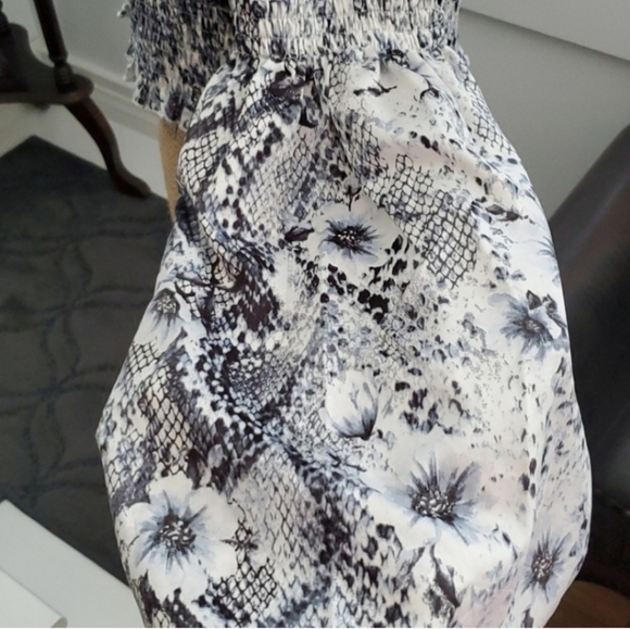 She + Sky Smocked Top - Picture 5 of 8